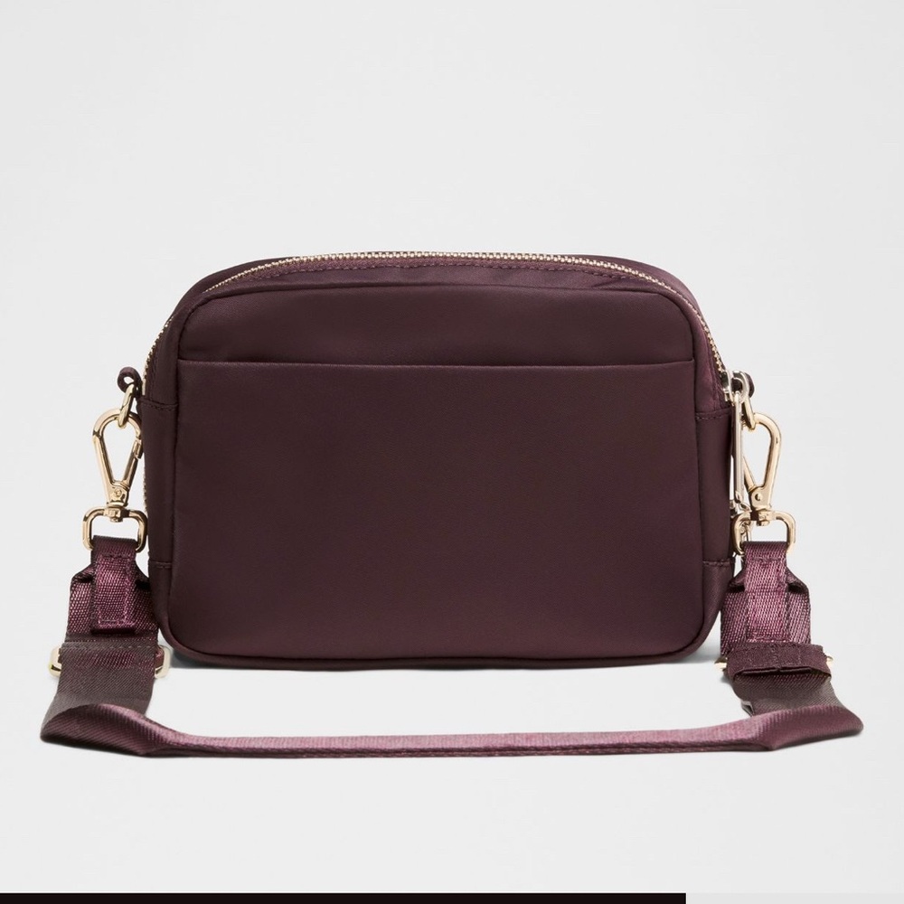 lululemon athletica womens crossbody every where Bag in blk plum 2L - Picture 4 of 8